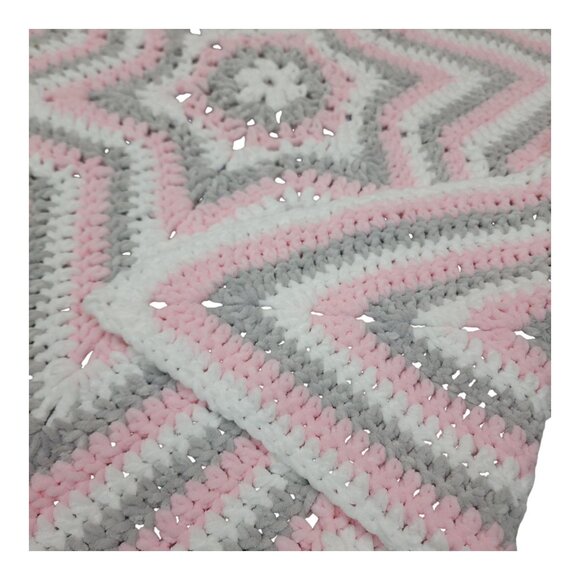 Star Shaped Crocheted Throw Blanket Soft Fluffy Hand Made Crochet Pink Gray - Picture 9 of 16